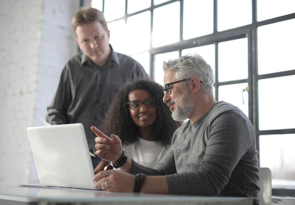 une compr&eacute;hension claire des besoins sp&eacute;cifiques de l'entreprise et des objectifs du projet.